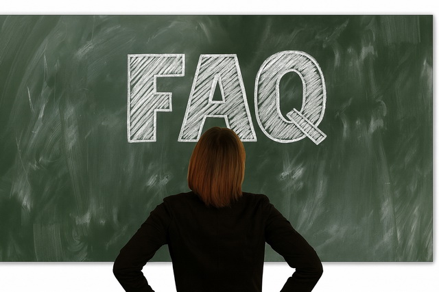 E-Zigarette mit Einzelteilen – Verdampfer, Akku und Liquid